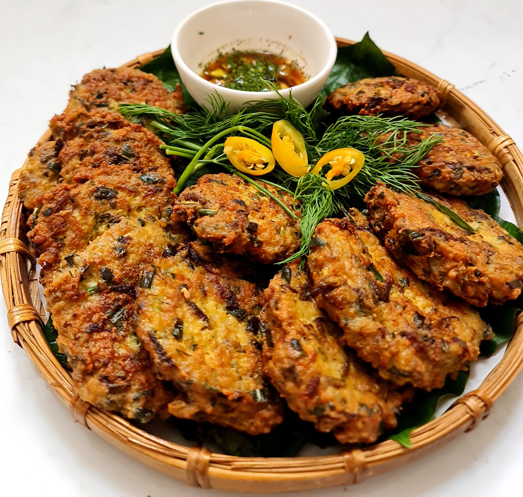 Ăn miếng chả Rươi ngày Tết